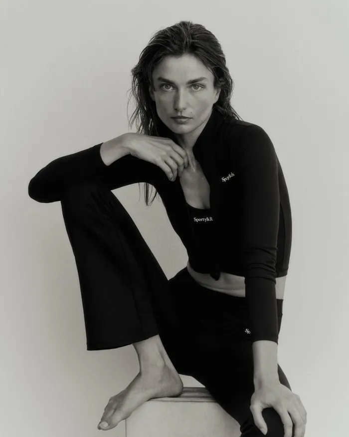 Activewear Women Sporty and Rich Serif Logo Flared Legging 8211 BlackWhite