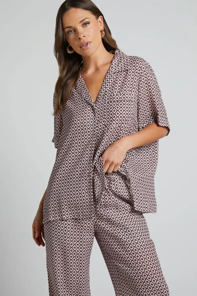 Brunita Shirt 8211 Relaxed Short Sleeve Shirt In Moroccan Geo Women Showpo Maternity Clothes Brunita Shirt 8211 Relaxed Short Sleeve Shirt In Moroccan Geo Women Showpo Maternity Clothes