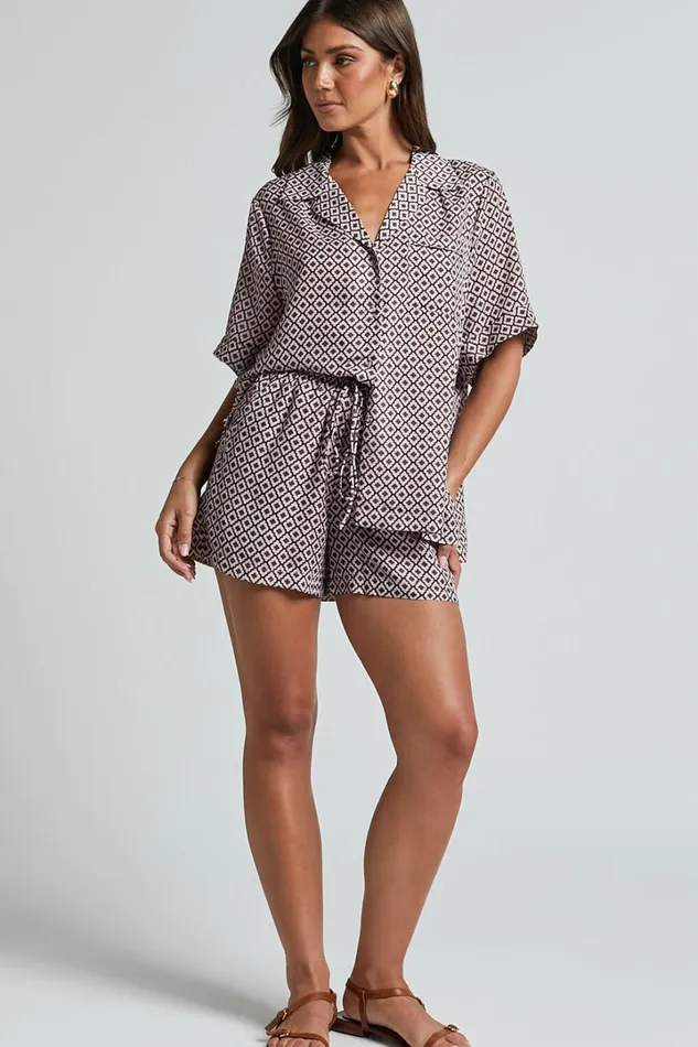 Brunita Shirt 8211 Relaxed Short Sleeve Shirt In Moroccan Geo Women Showpo Maternity Clothes Brunita Shirt 8211 Relaxed Short Sleeve Shirt In Moroccan Geo Women Showpo Maternity Clothes