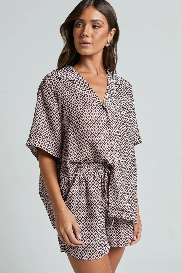 Brunita Shirt 8211 Relaxed Short Sleeve Shirt In Moroccan Geo Women Showpo Maternity Clothes Brunita Shirt 8211 Relaxed Short Sleeve Shirt In Moroccan Geo Women Showpo Maternity Clothes
