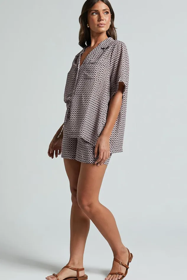 Brunita Shirt 8211 Relaxed Short Sleeve Shirt In Moroccan Geo Women Showpo Maternity Clothes Brunita Shirt 8211 Relaxed Short Sleeve Shirt In Moroccan Geo Women Showpo Maternity Clothes