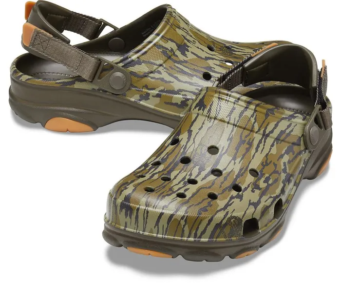 Crocs Classic AllTerrain Mossy Oak Bottomland Clog Khaki WomensMens Clogs