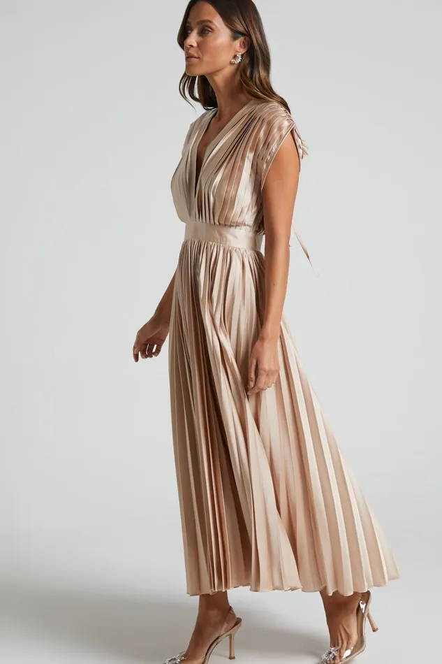 Della Midi Dress 8211 Plunge Neck Short Sleeve Pleated Dress In Champagne Women Showpo Dresses