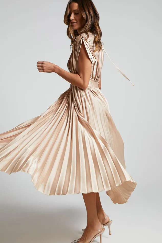 Della Midi Dress 8211 Plunge Neck Short Sleeve Pleated Dress In Champagne Women Showpo Dresses