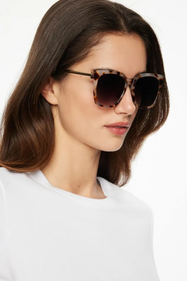 Dynamite Sunglasses Women Classic Square Sunglasses Brown