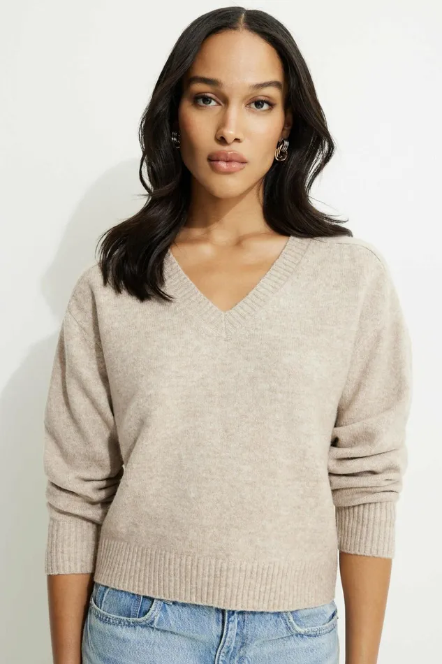 Dynamite Tops Women Heavenlyarn VNeck Sweater Beige