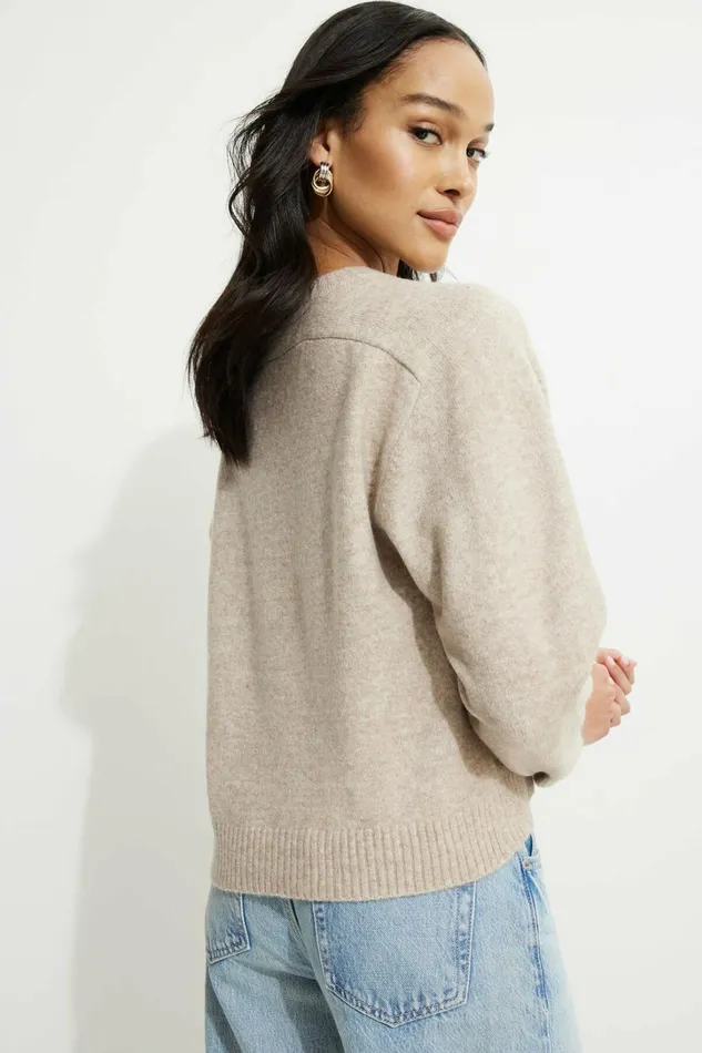 Dynamite Tops Women Heavenlyarn VNeck Sweater Beige