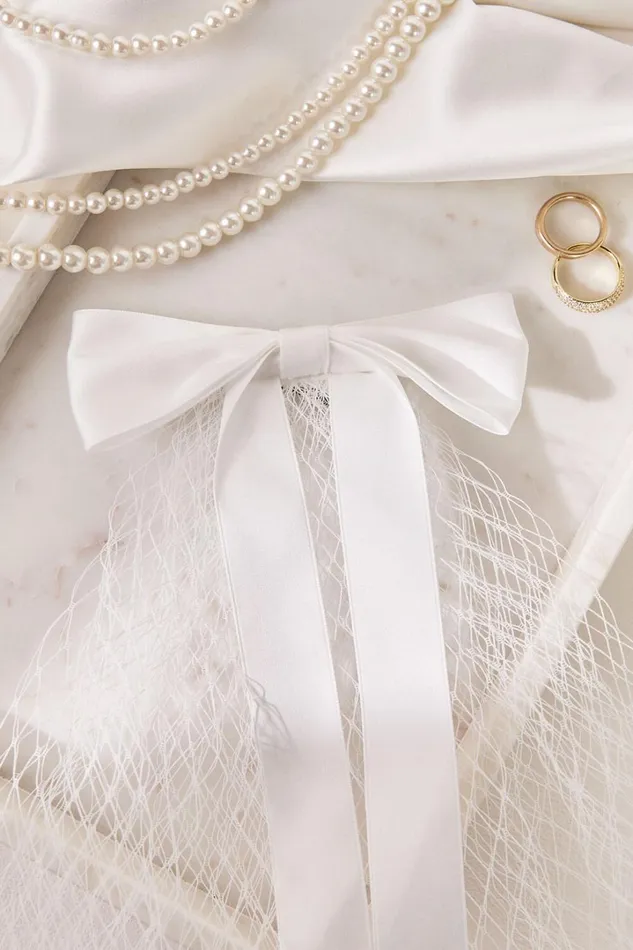 Erin Bow Veil In White Women Showpo Hair