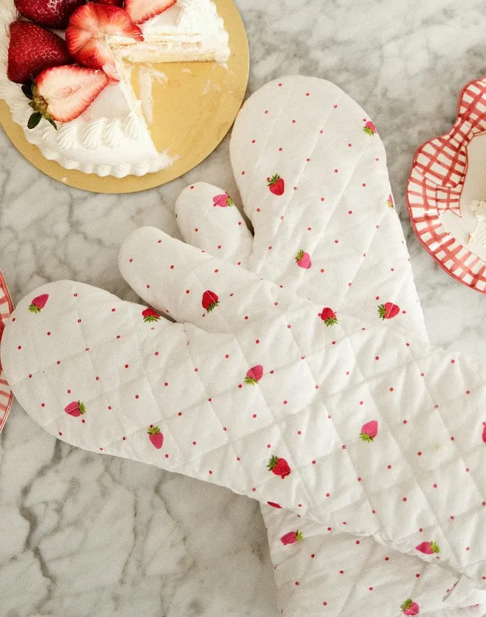 Home Women Cynthia Rowley CR X Kit Quilted Oven Mitt