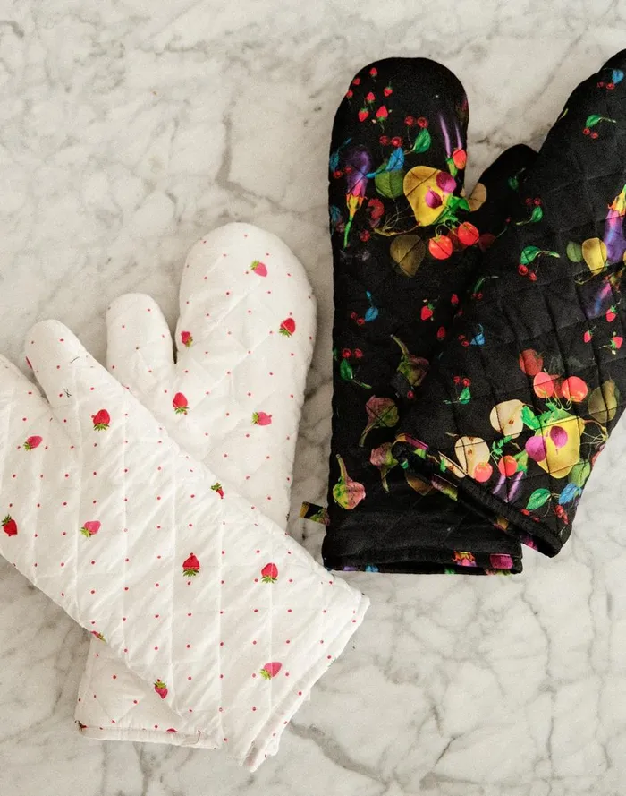 Home Women Cynthia Rowley CR X Kit Quilted Oven Mitt