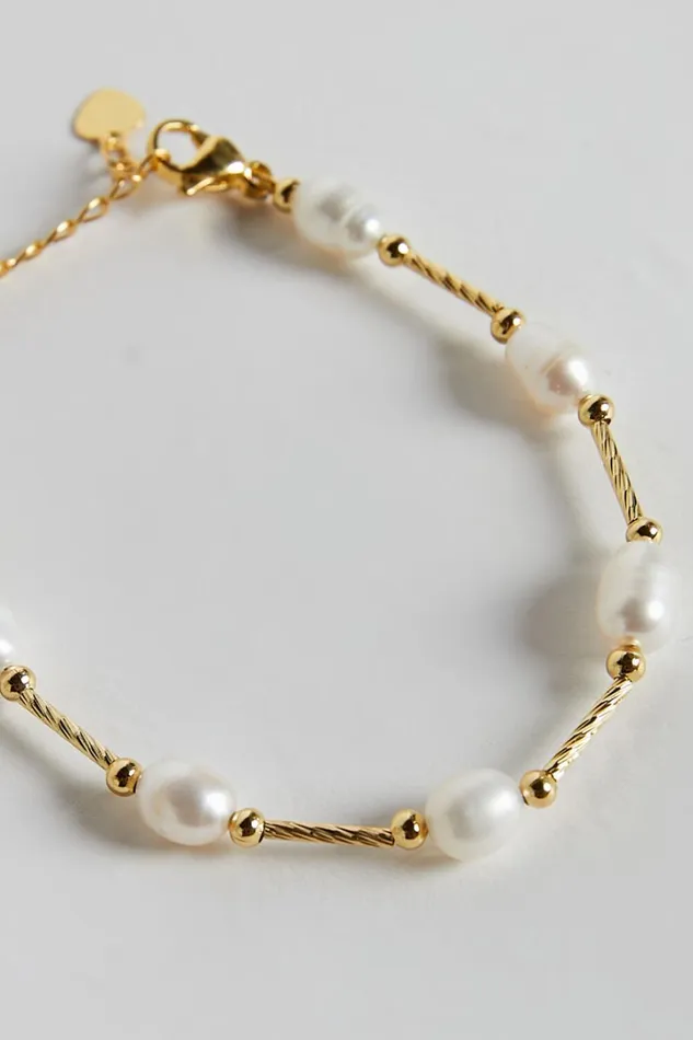 Irene Bracelet 8211 Floating Pearl Bracelet In Gold Women Showpo Bracelets