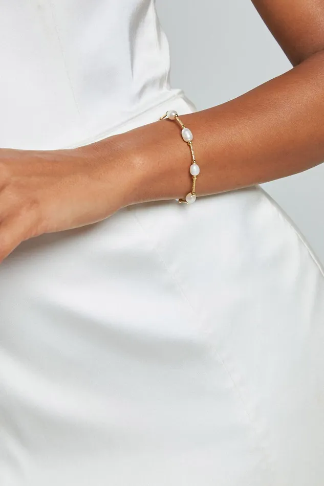 Irene Bracelet 8211 Floating Pearl Bracelet In Gold Women Showpo Bracelets
