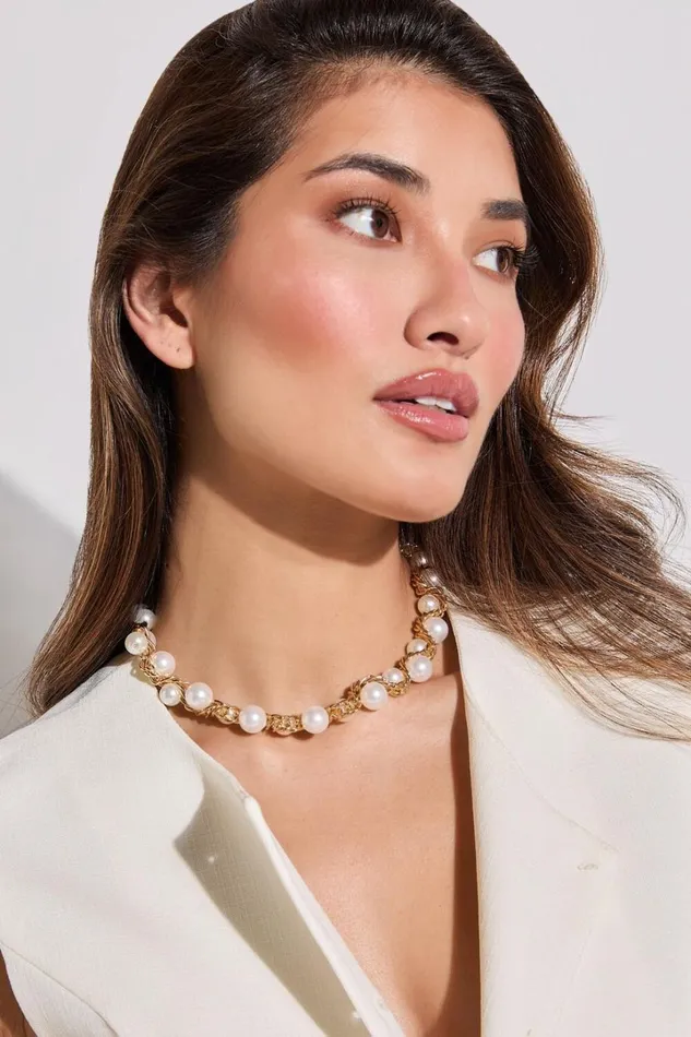 Jacqueline Necklace 8211 Large Pearl And Gold Chain Detail Choker Necklace In White Women Showpo Necklaces