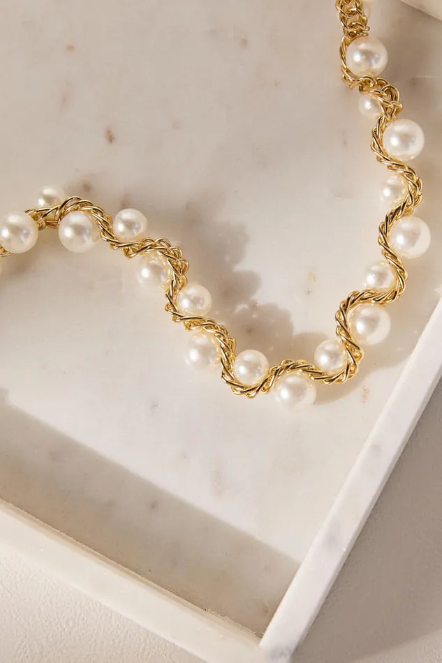 Jacqueline Necklace 8211 Large Pearl And Gold Chain Detail Choker Necklace In White Women Showpo Necklaces