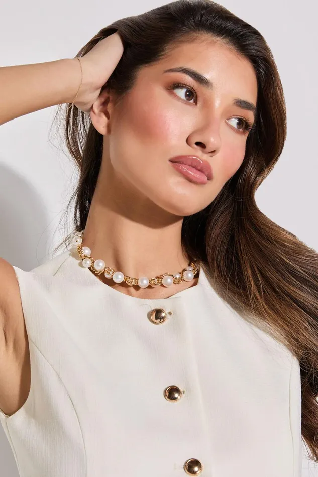 Jacqueline Necklace 8211 Large Pearl And Gold Chain Detail Choker Necklace In White Women Showpo Necklaces
