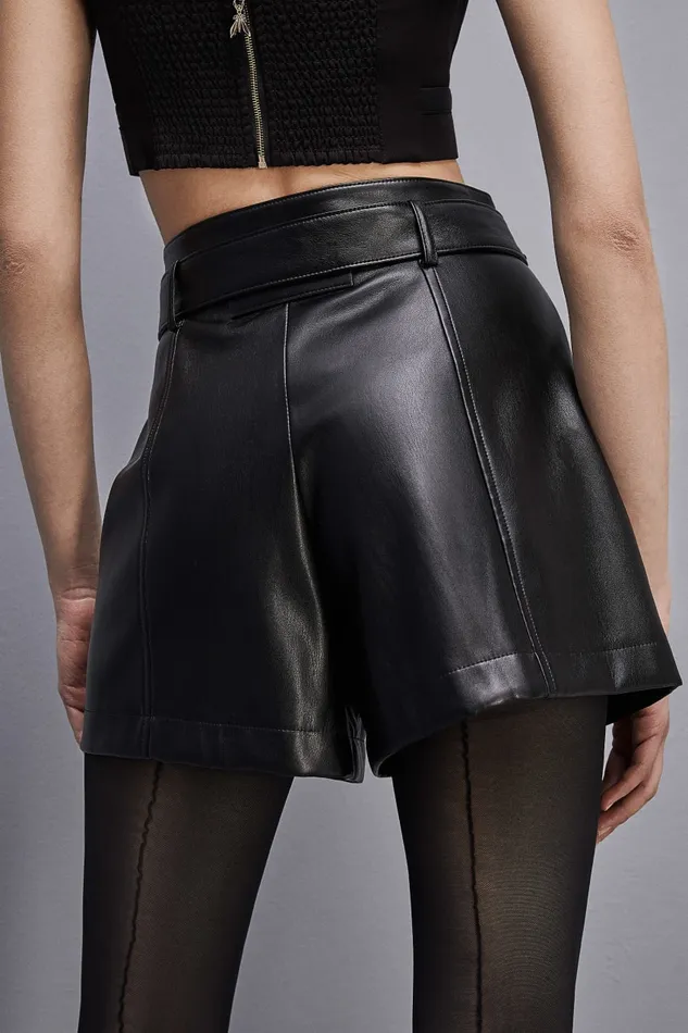 Patrizia Pepe Highwaisted Shorts In Coated Fabric Black Nero Apparel Shorts
