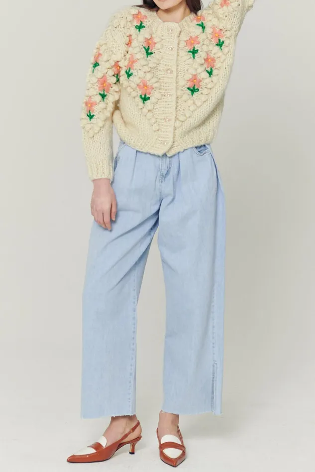 Storets Lily Floral Embroidered Knit Cardigan Women Sweaters and Knitwears Storets Lily Floral Embroidered Knit Cardigan Women Sweaters and Knitwears