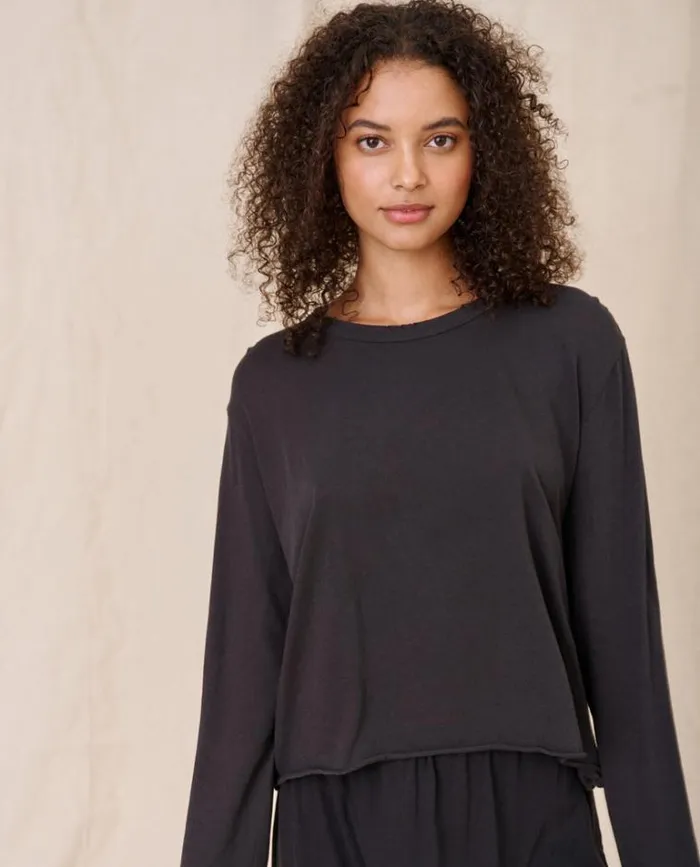 Tops Women039s The Great The Long Sleeve Crop Tee Almost Black