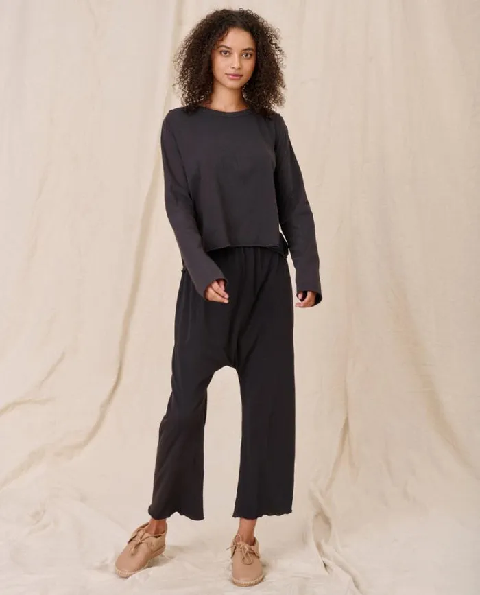 Tops Women039s The Great The Long Sleeve Crop Tee Almost Black