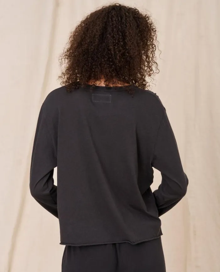 Tops Women039s The Great The Long Sleeve Crop Tee Almost Black