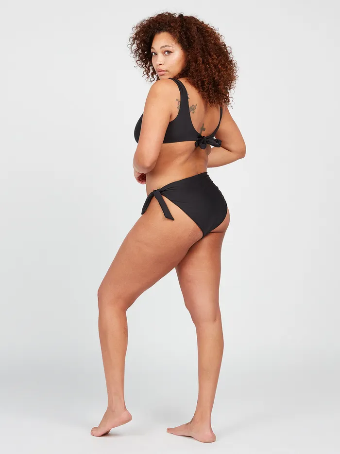 Volcom EcoTrue Swim Simply Seamless Scoop Plus Size Bikini Top 8211 Black Black 8211 Womens