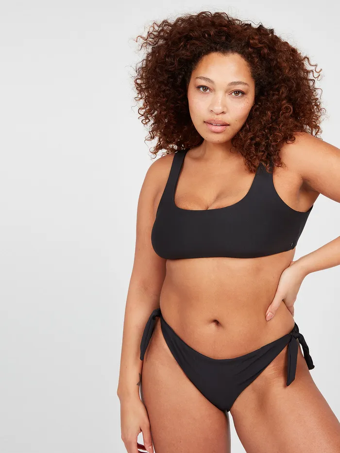 Volcom EcoTrue Swim Simply Seamless Scoop Plus Size Bikini Top 8211 Black Black 8211 Womens