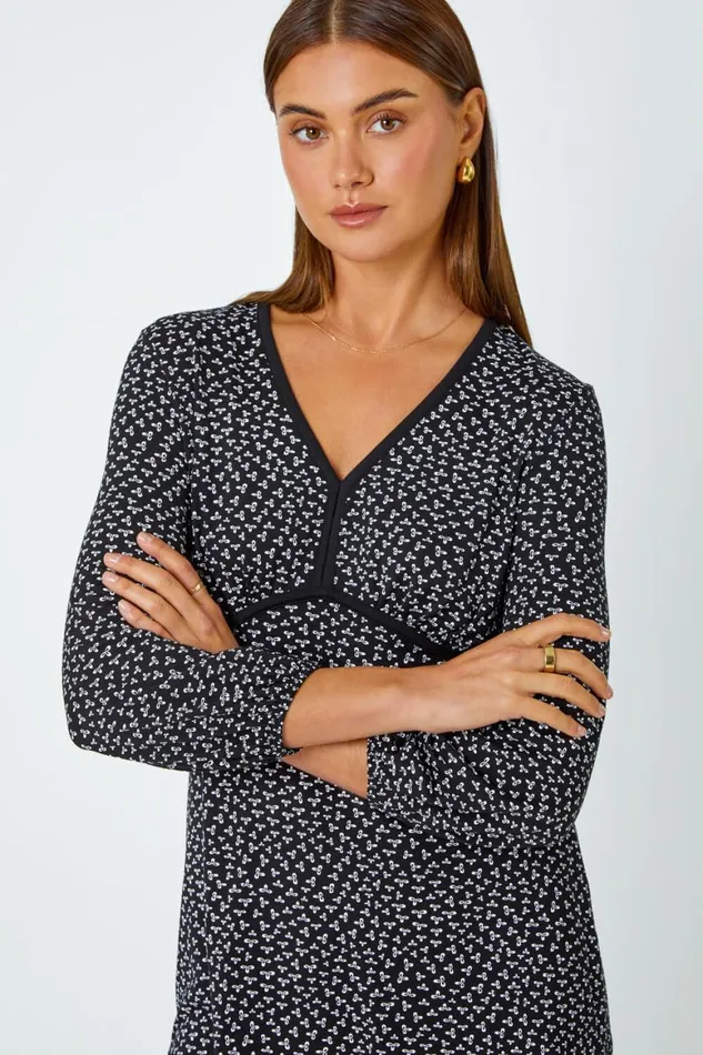Women Black Ditsy Floral Stretch VNeck Top Roman Tops