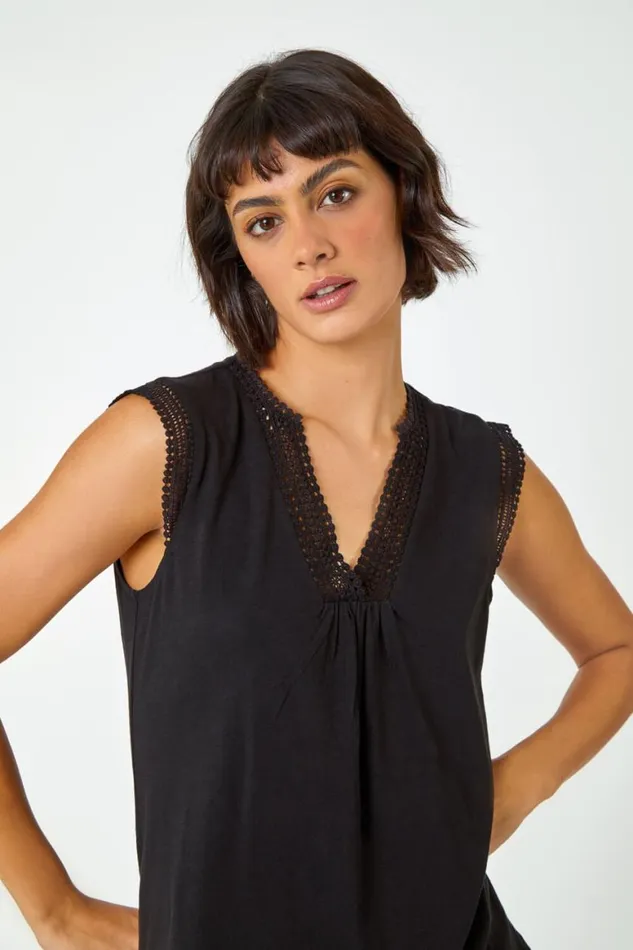 Women Black Sleeveless Lace Trim Cotton Top Roman Tops