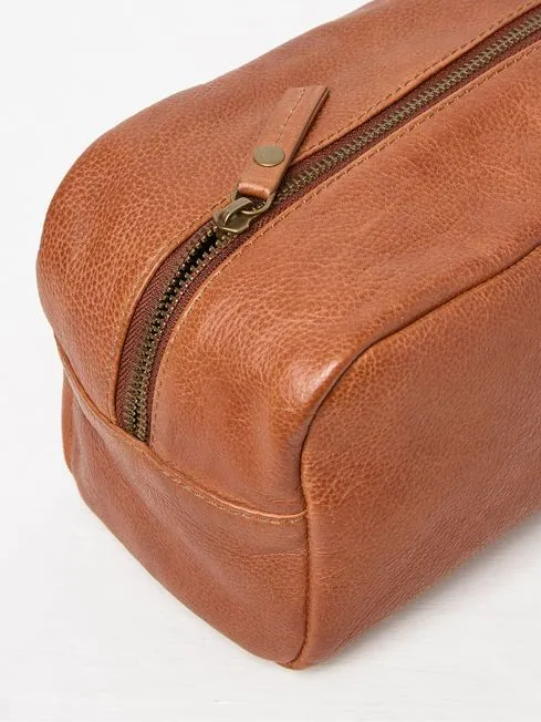 Women Fatface Bath and Body Brown Leather Wash Bag Women Fatface Bath and Body Brown Leather Wash Bag