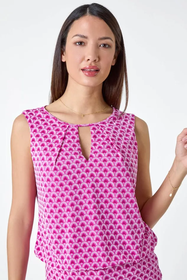 Women Fuchsia Geometric Print Blouson Stretch Top Roman Tops