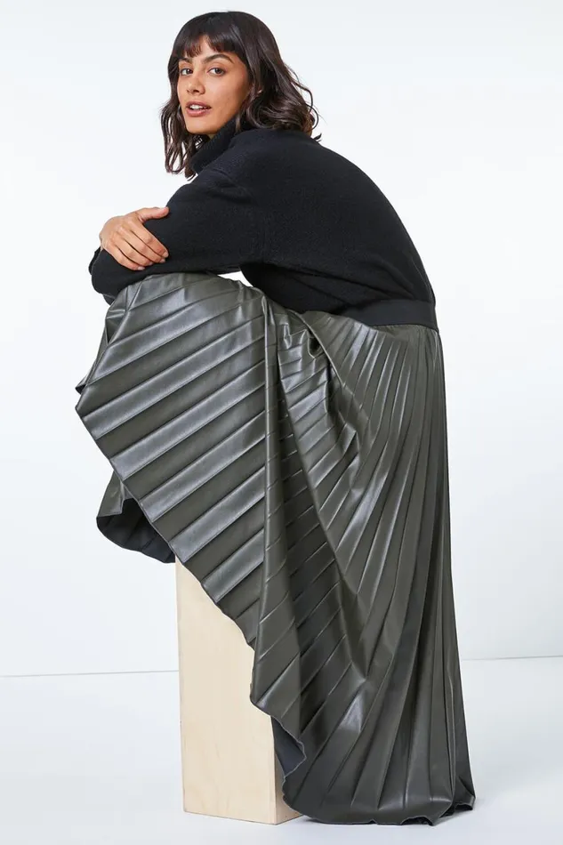 Women Khaki Faux Leather Pleated Elastic Waist Maxi Skirt Roman Skirts